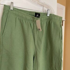 H&M Relaxed Fit Men's Short, new with tag ,size L
